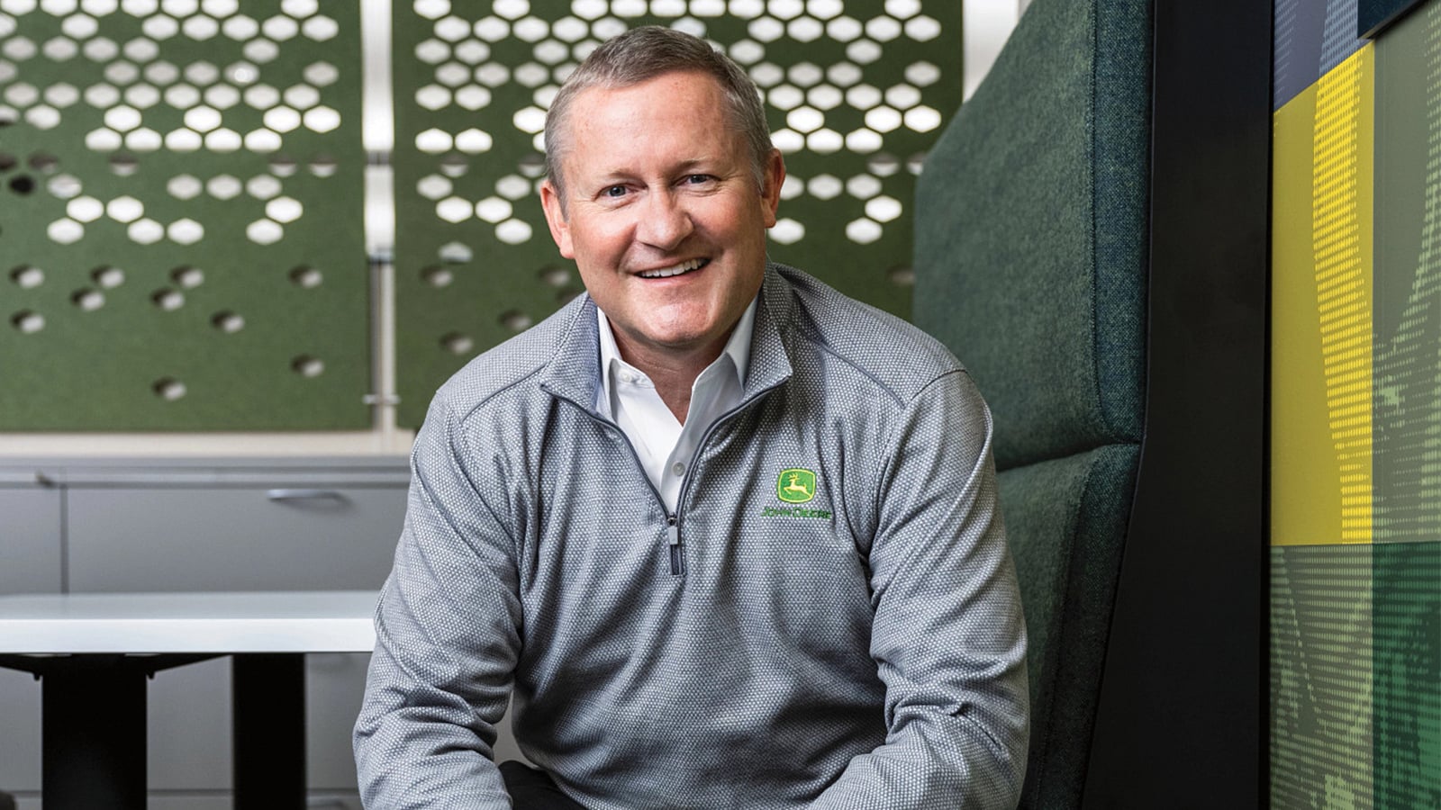 John C. May au siège social de John Deere