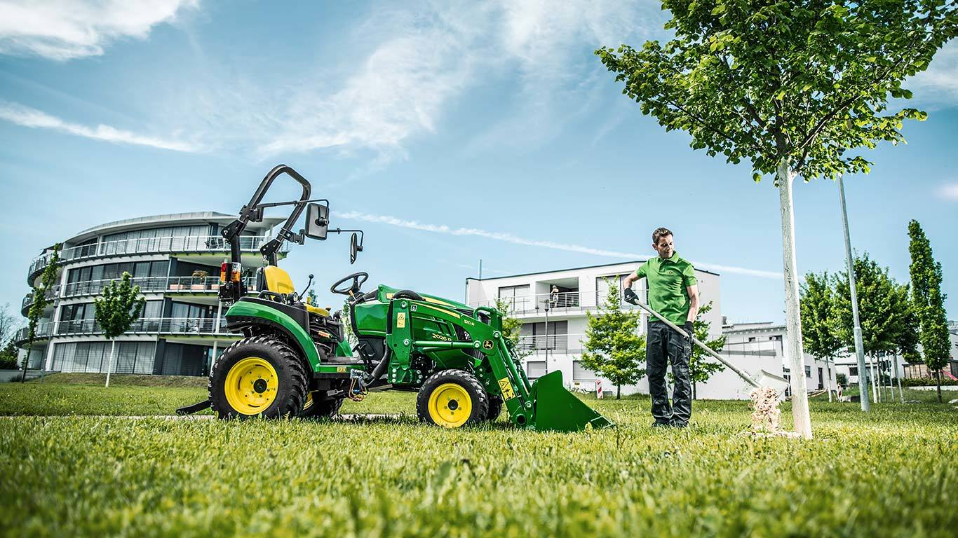 Tracteur compact avec chargeur 120R