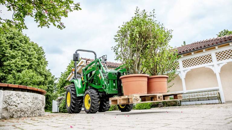 Tracteur compact avec chargeur 300E