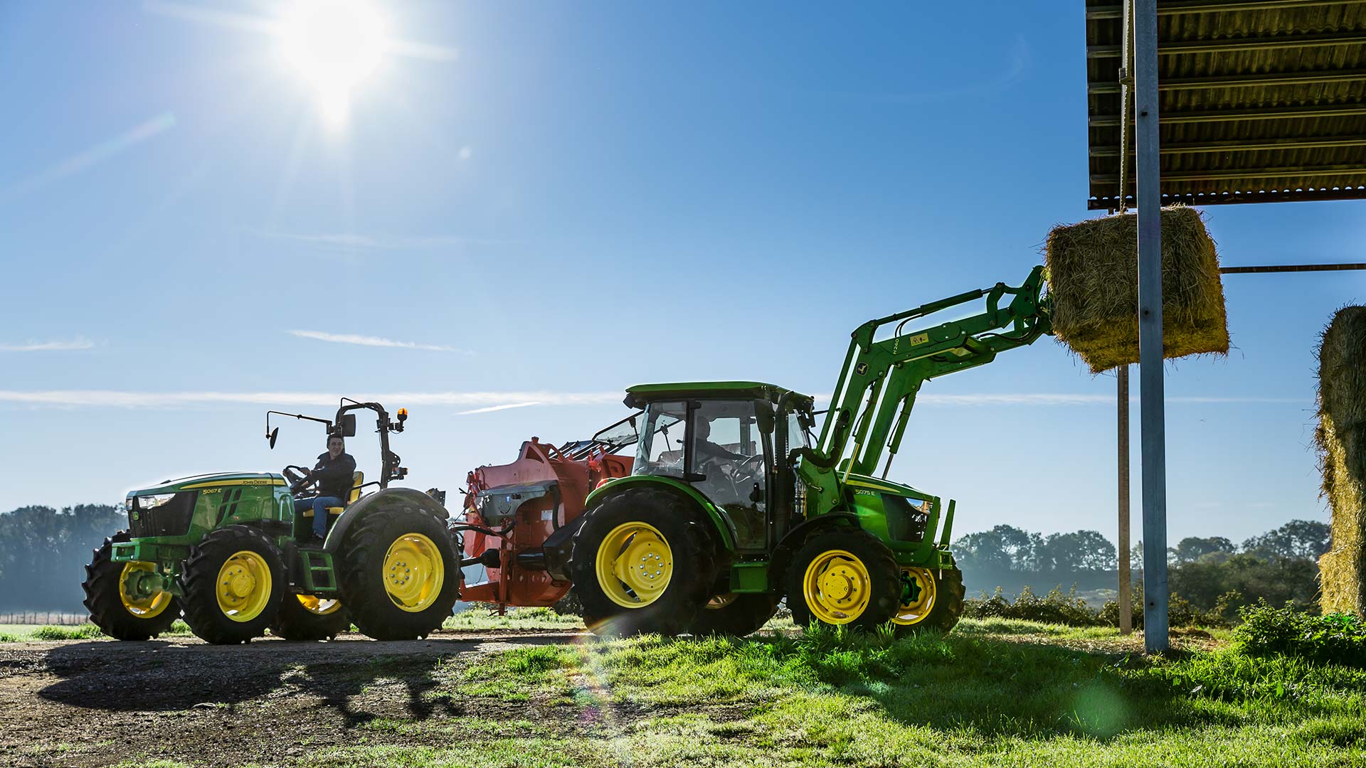 LES TRACTEURS QUI PRENNENT SOIN DE VOS VACHES | John Deere FR