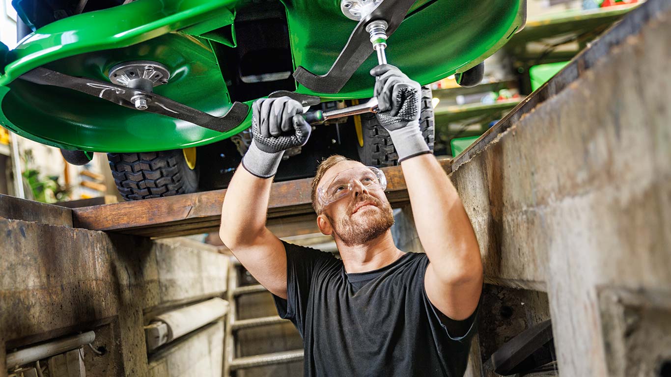 Offre spéciale sur les équipements de pelouse autoportés : X100, X300, X500 ou Z300/Z500