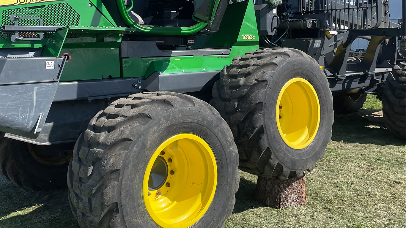 Levage du bogie avant pour plus de flexibilité sur le terrain