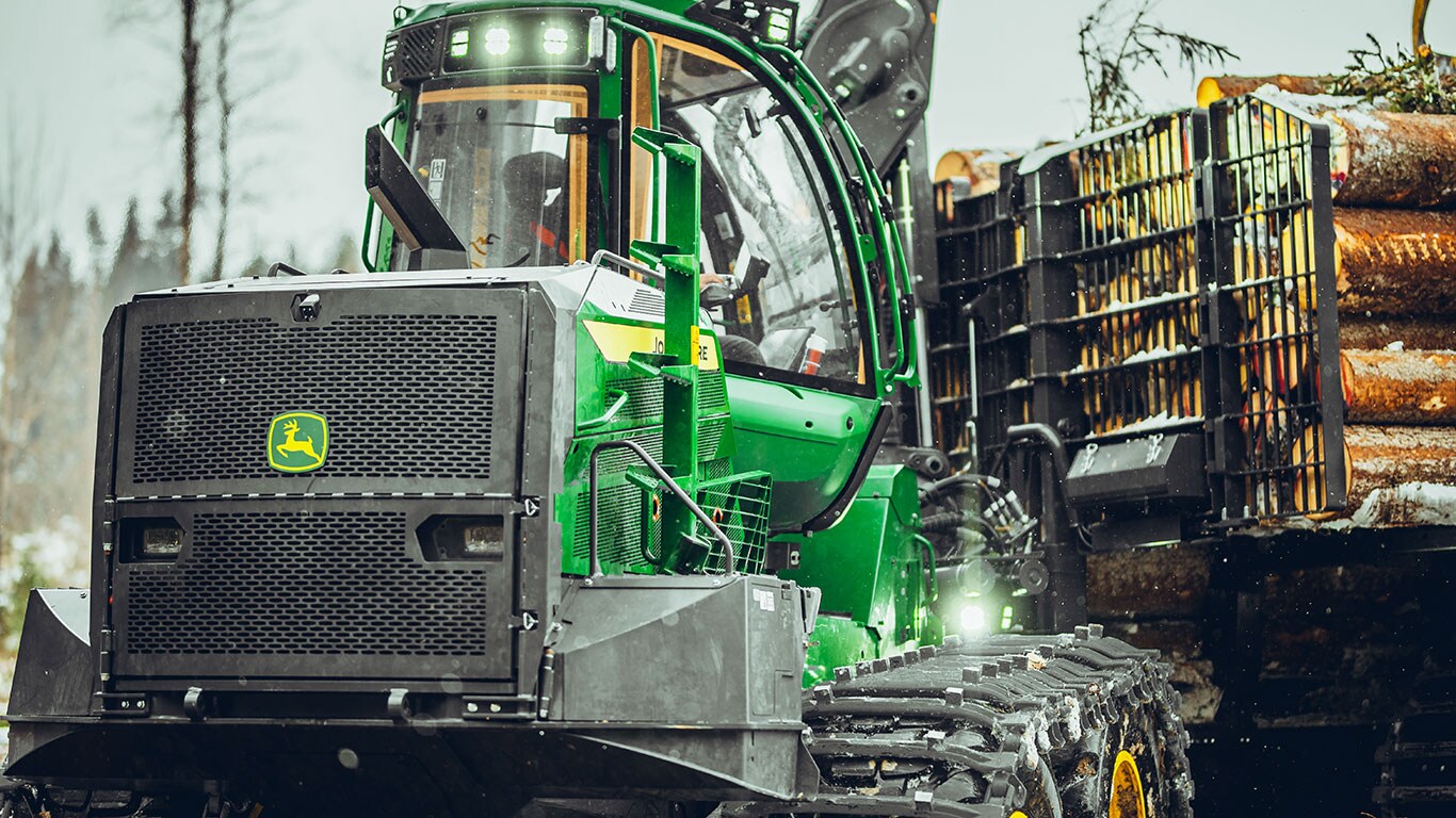 Porteur John Deere en forêt