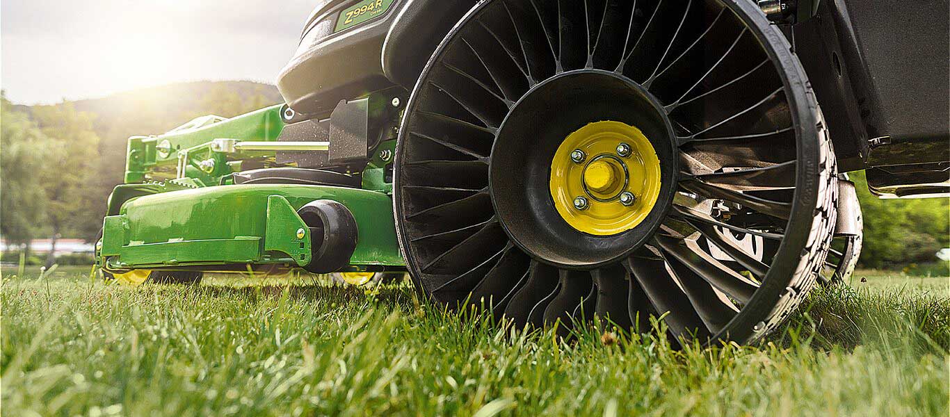 Pneu radial sans air X TWEEL TURF de MICHELIN