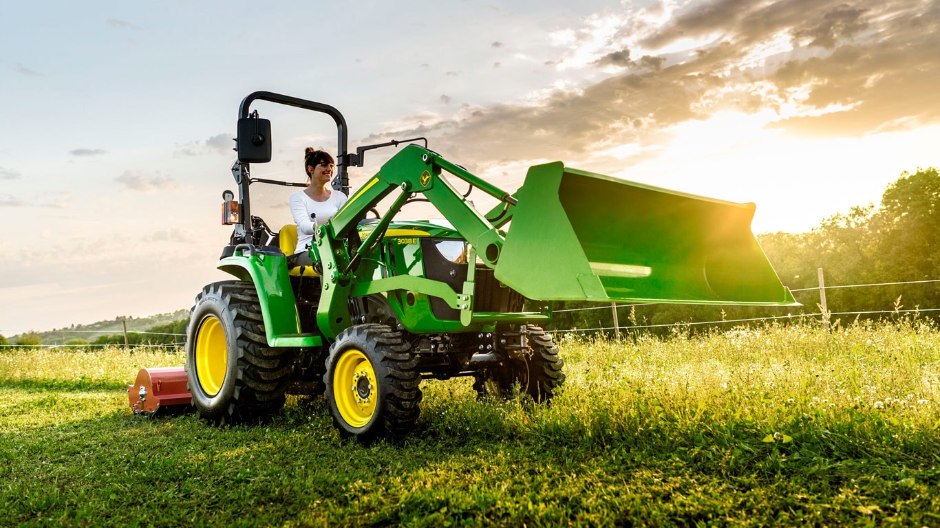 Nouveau tracteur utilitaire compact 3038E John Deere