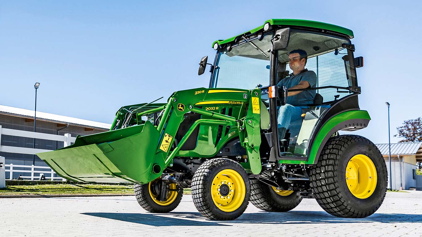 John Deere 6M : des tracteurs compacts et maniables