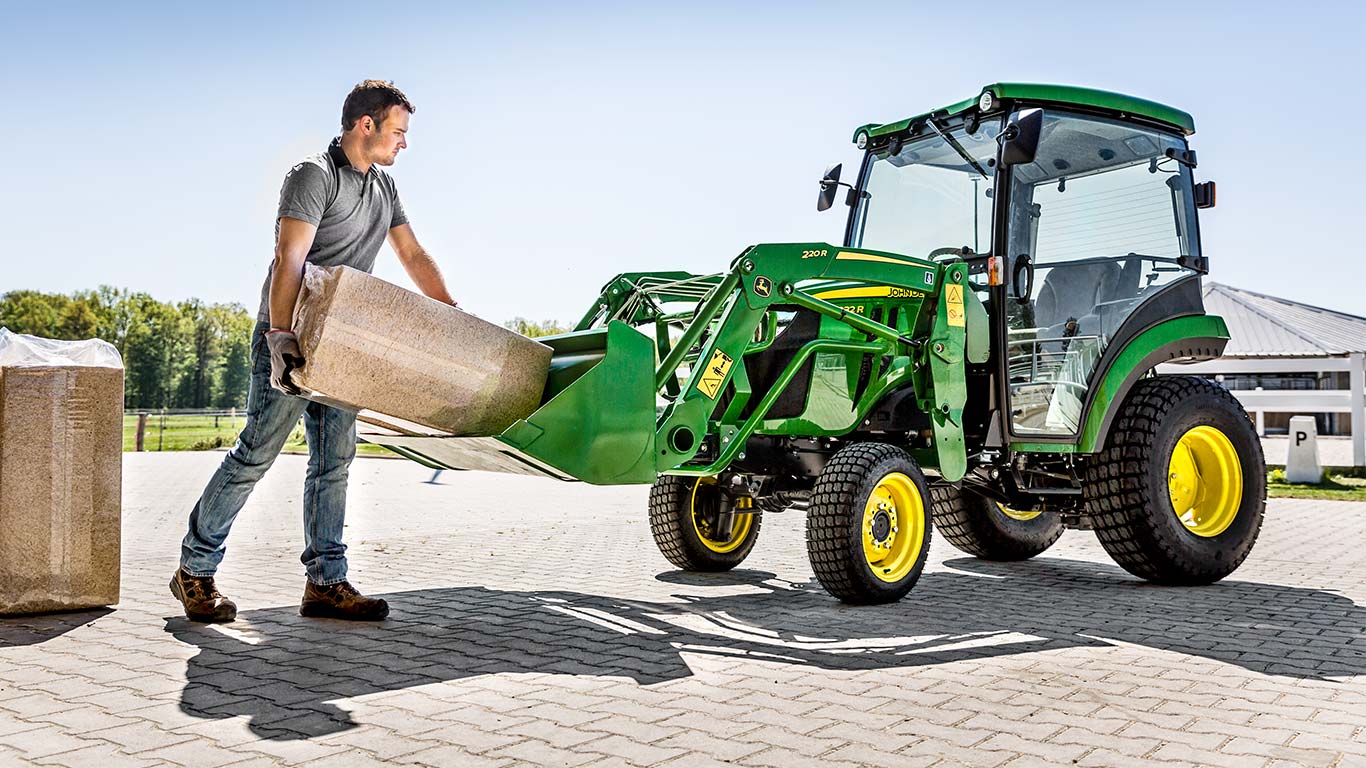 Tracteur compact avec chargeur de série R