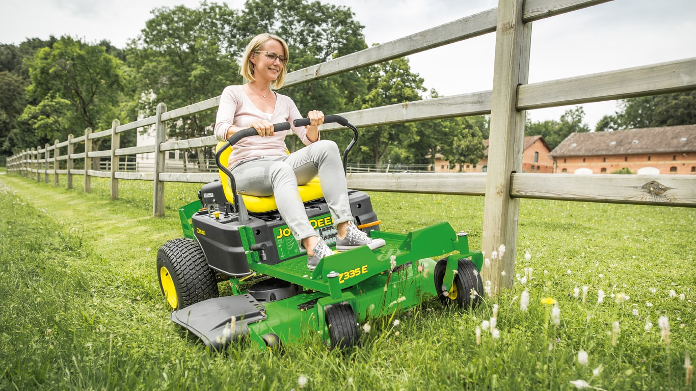 Z335E Tondeuses a rayon de braquage zero Ztrak John Deere FR