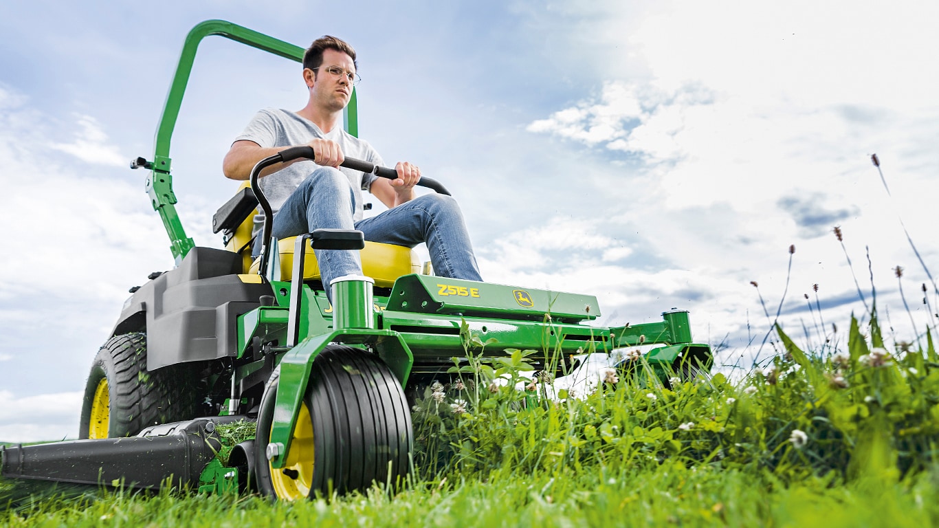 Tondeuses autoportées et tracteurs de jardin