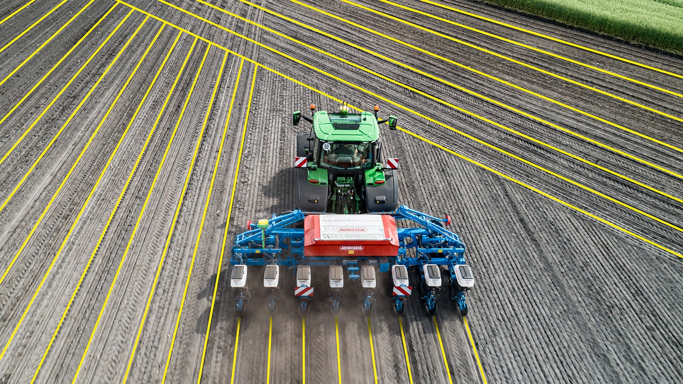 Vue de dessus des tracteurs John Deere avec AutoPath