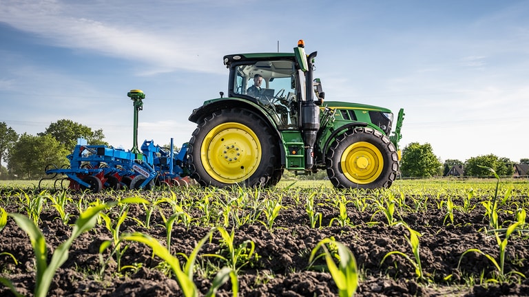 Vue latérale du tracteur