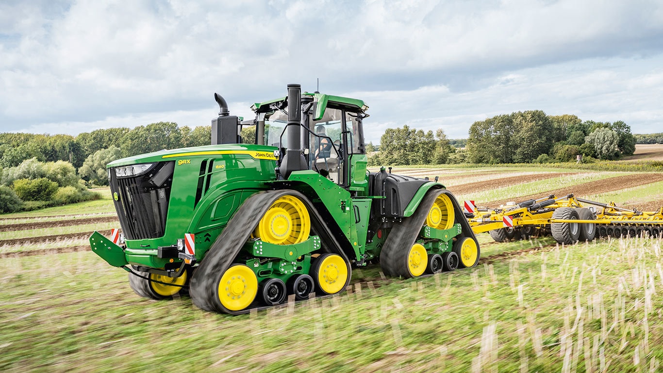 Tracteur John Deere avec chenilles