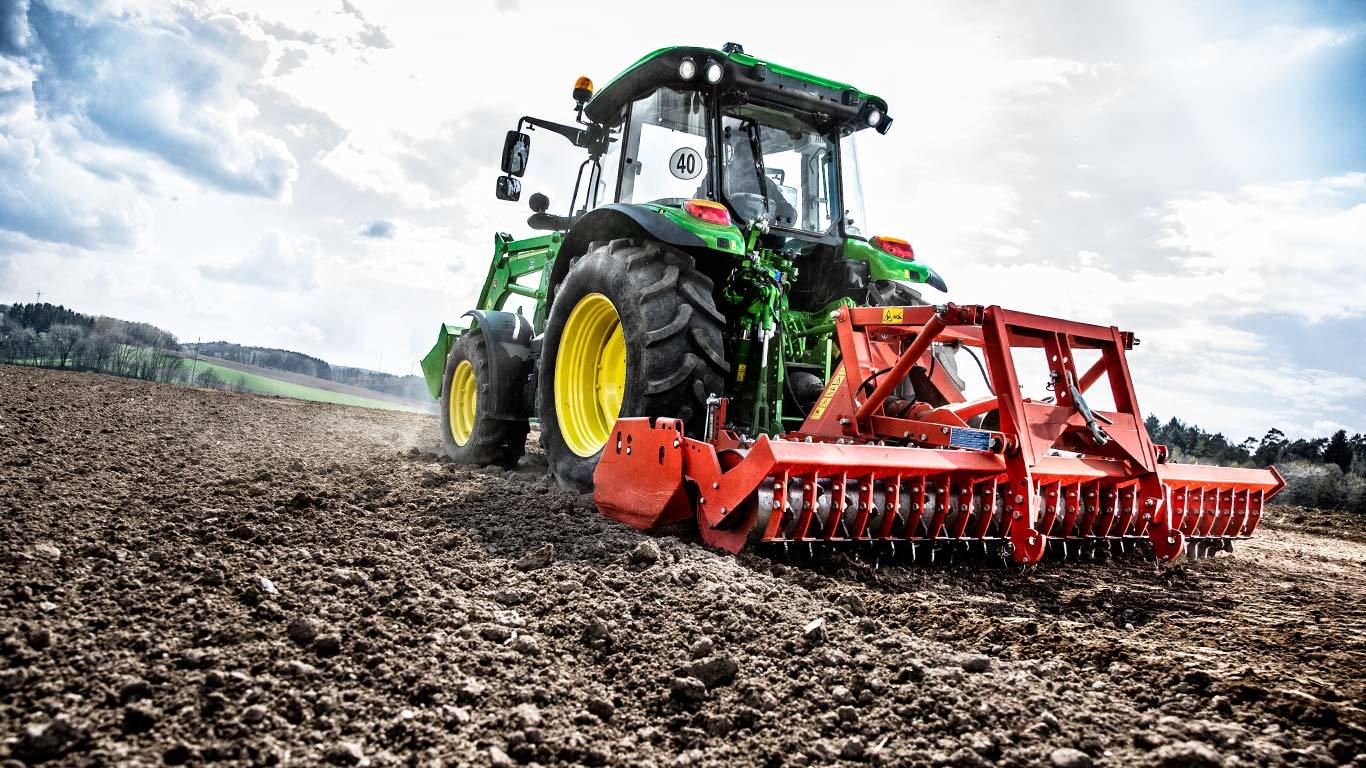 Petit tracteur de la s&eacute;rie 5M.