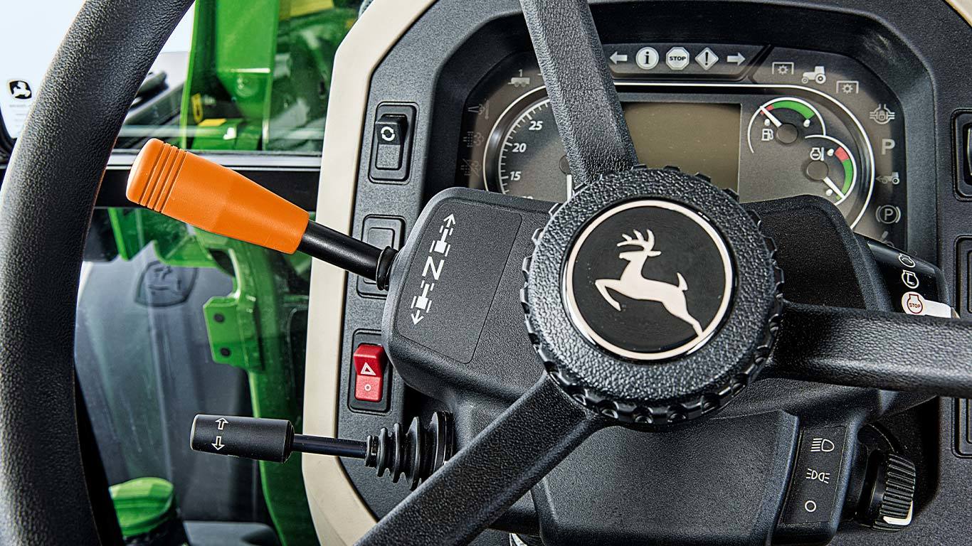 Petit tracteur de la s&eacute;rie 5M.