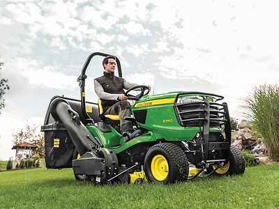 Équipement de pelouse autoporté Tracteurs de jardin avec équipement de pelouse autoporté Série X900 X940 Accessoires Unité de coupe 48 pouces Bac collecteur arrière 3 sacs PowerFlow Personnes Clients